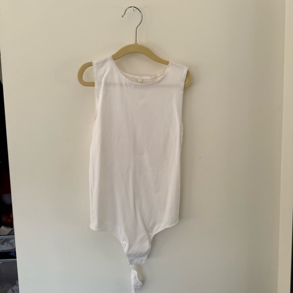 Aritzia babaton white bodysuit